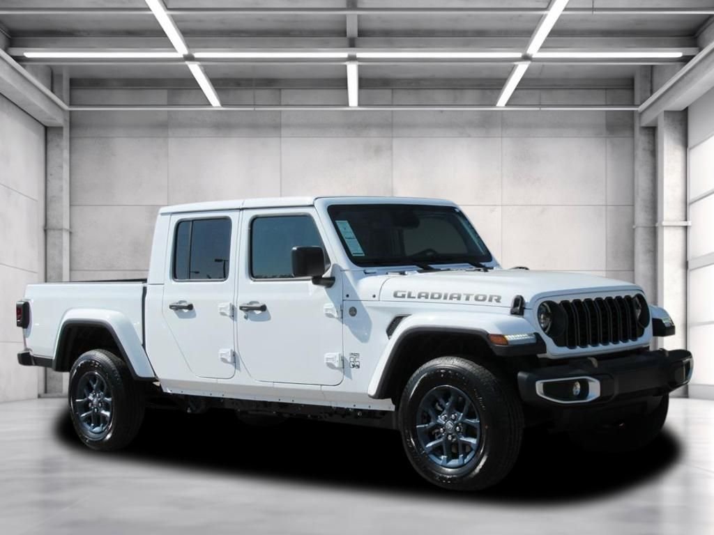 2026 Jeep Gladiator 85th Anniversary Edition Auto's photo