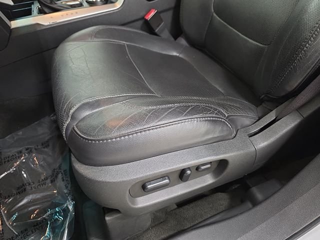 Used 2011 Silver Ford Limited image 29