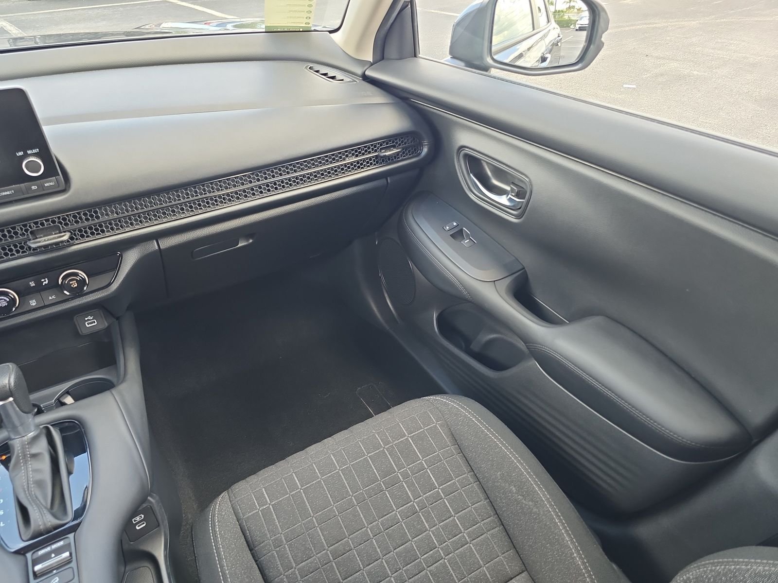 2025 Honda HR-V LX - Photo 12