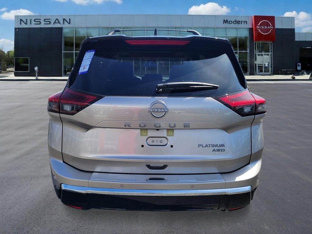 New 2026 Champagne Silver Metallic/Super Black Nissan Platinum image 4