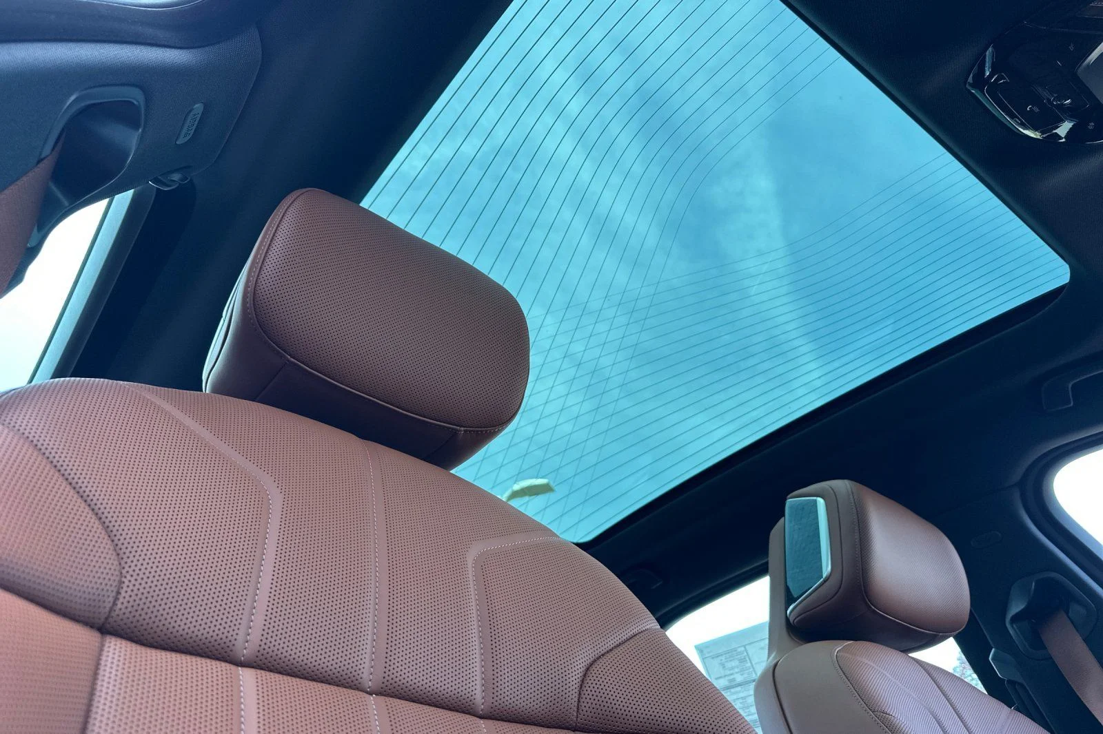 New 2026 Oxide Grey Metallic BMW 760i xDrive image 13