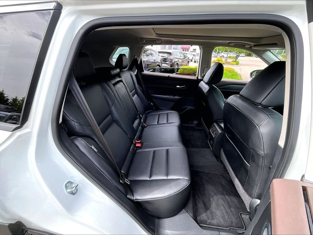 Used 2023 White Nissan SV image 16