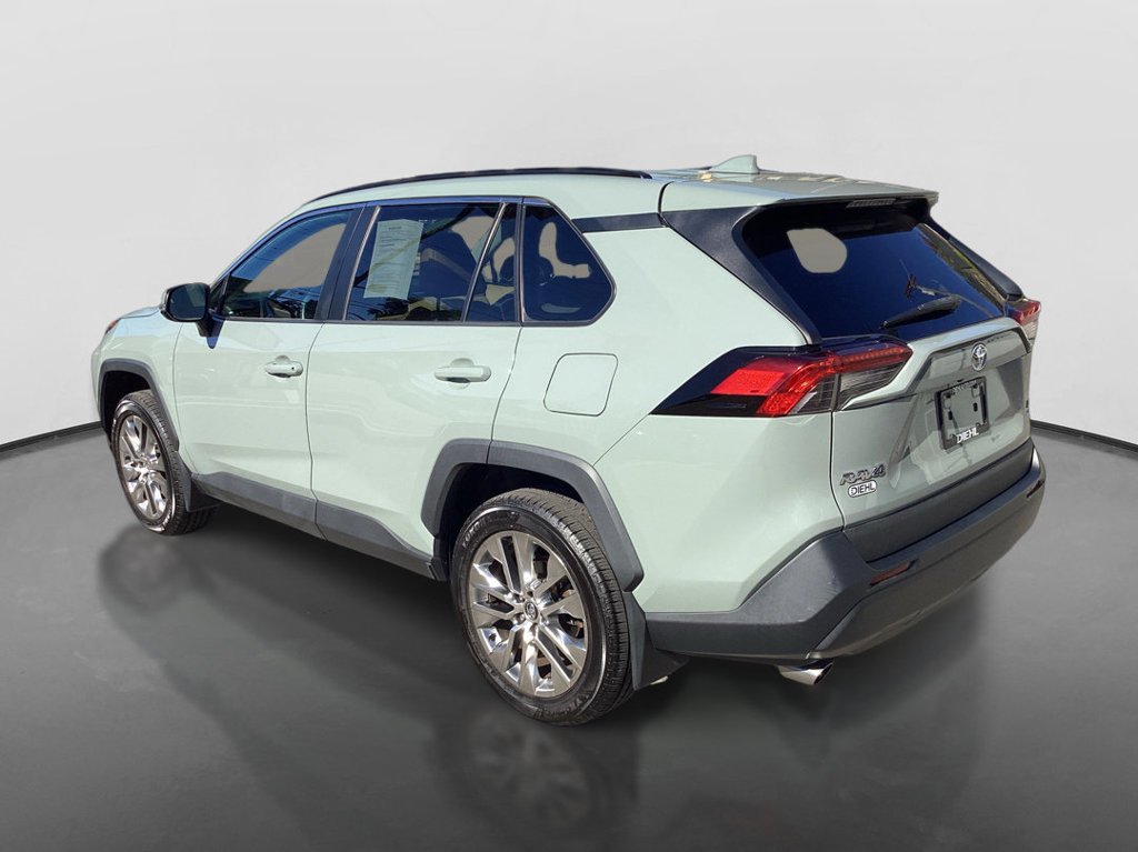 Used 2020  Toyota XLE Premium image 7