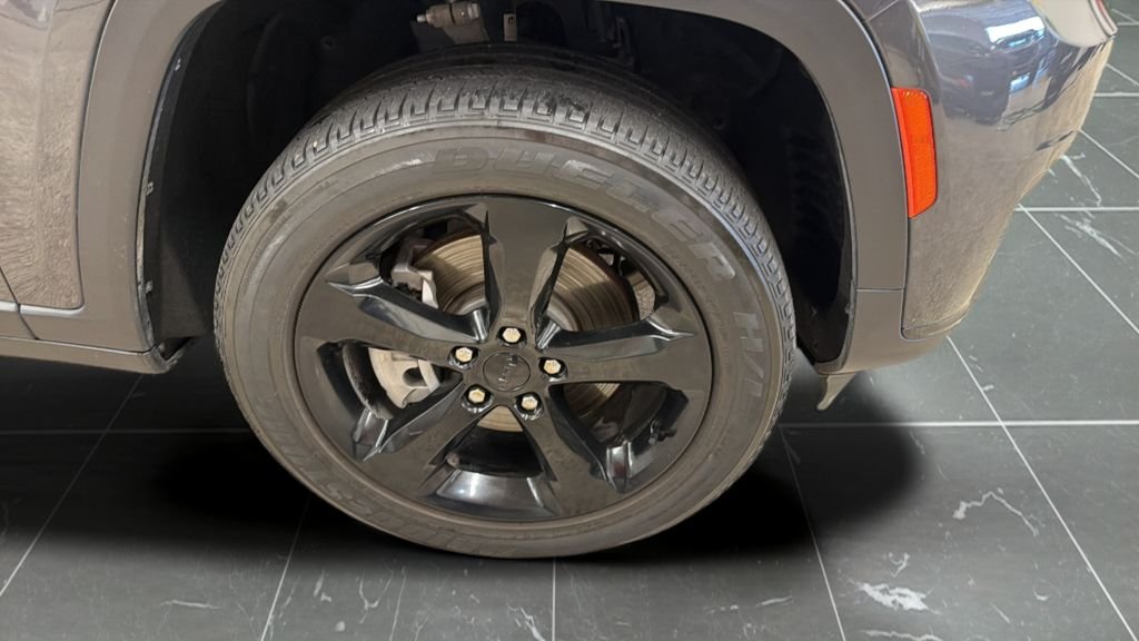Used 2023 Gray Jeep Altitude image 26