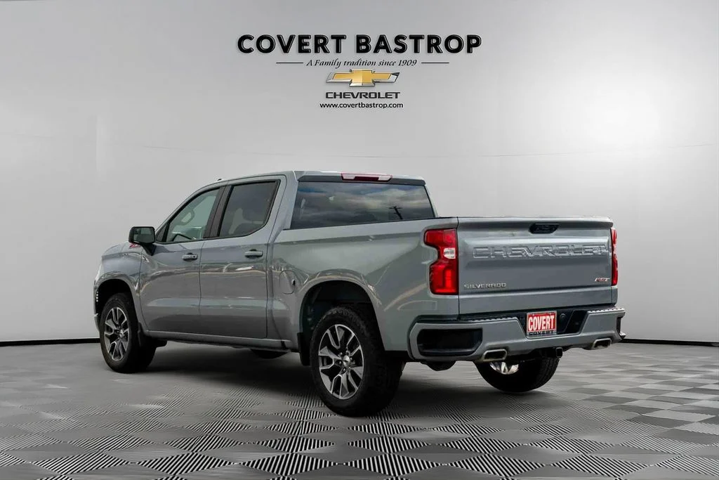 Used 2023 White Chevrolet RST image 3
