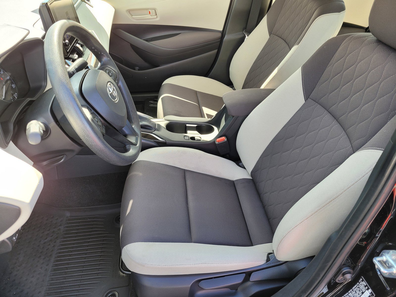 Used 2025  Toyota LE image 16