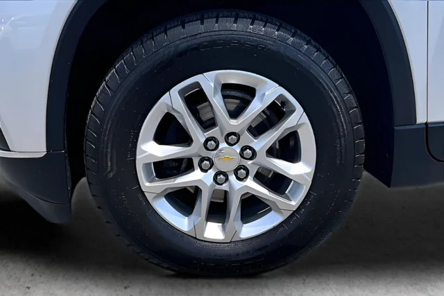 Used 2020 Silver Ice Metallic Chevrolet LT image 30