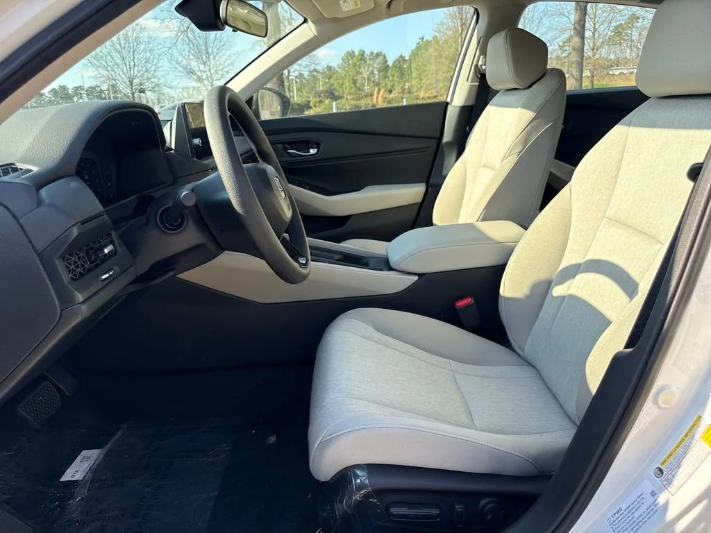 Used 2026 Platinum White Pearl Honda SE image 50
