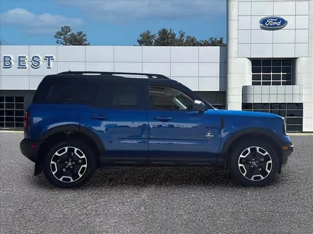 Used 2024 Atlas Blue Metallic Ford Outer Banks image 12