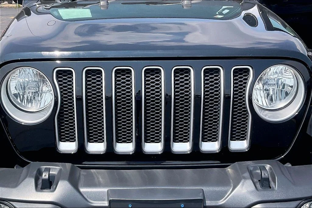 Used 2018 Black Jeep Unlimited Sahara image 29