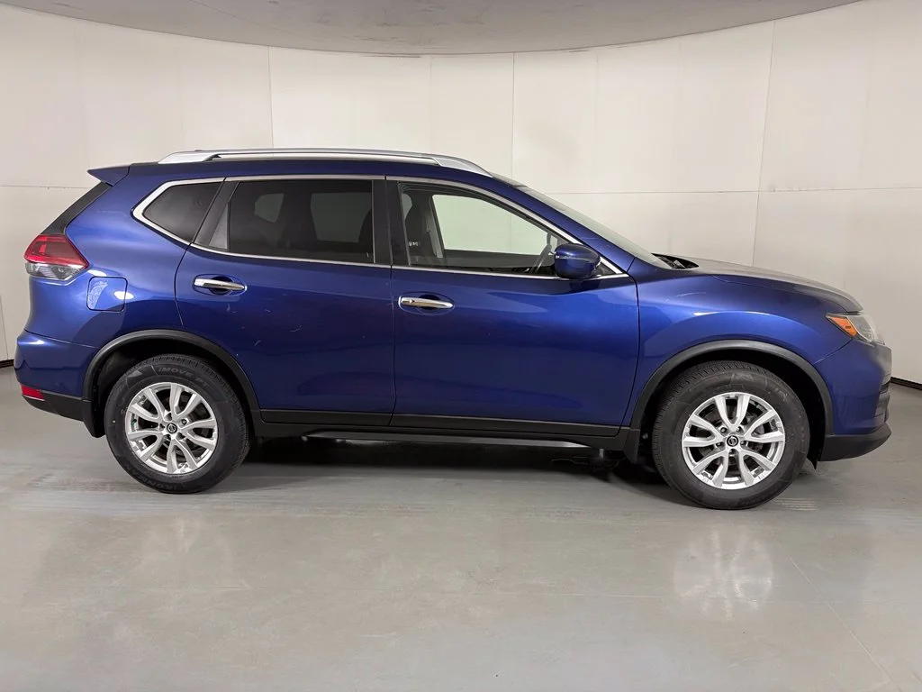 Used 2019 Blue Nissan SV image 9