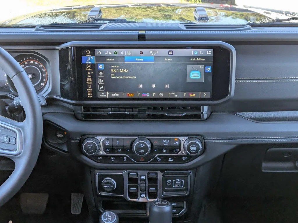 Used 2025 Blue Jeep Sahara image 14