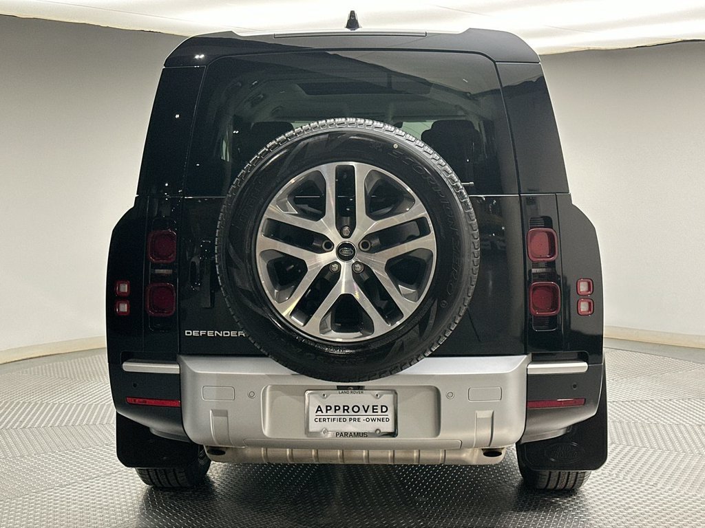 Used 2024 Santorini Black Metallic Land Rover S image 12