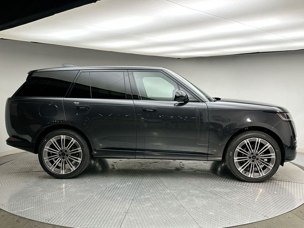 New 2026 Carpathian Grey Land Rover SE image 14