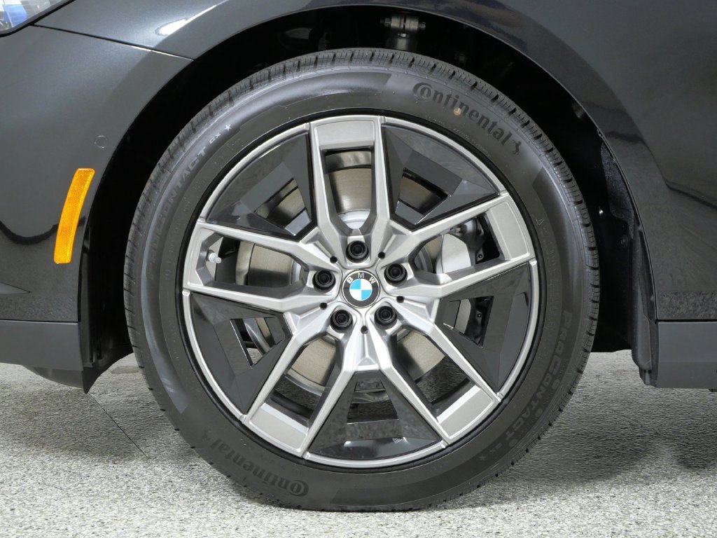 New 2027 Black Sapphire Metallic BMW 530i xDrive image 16
