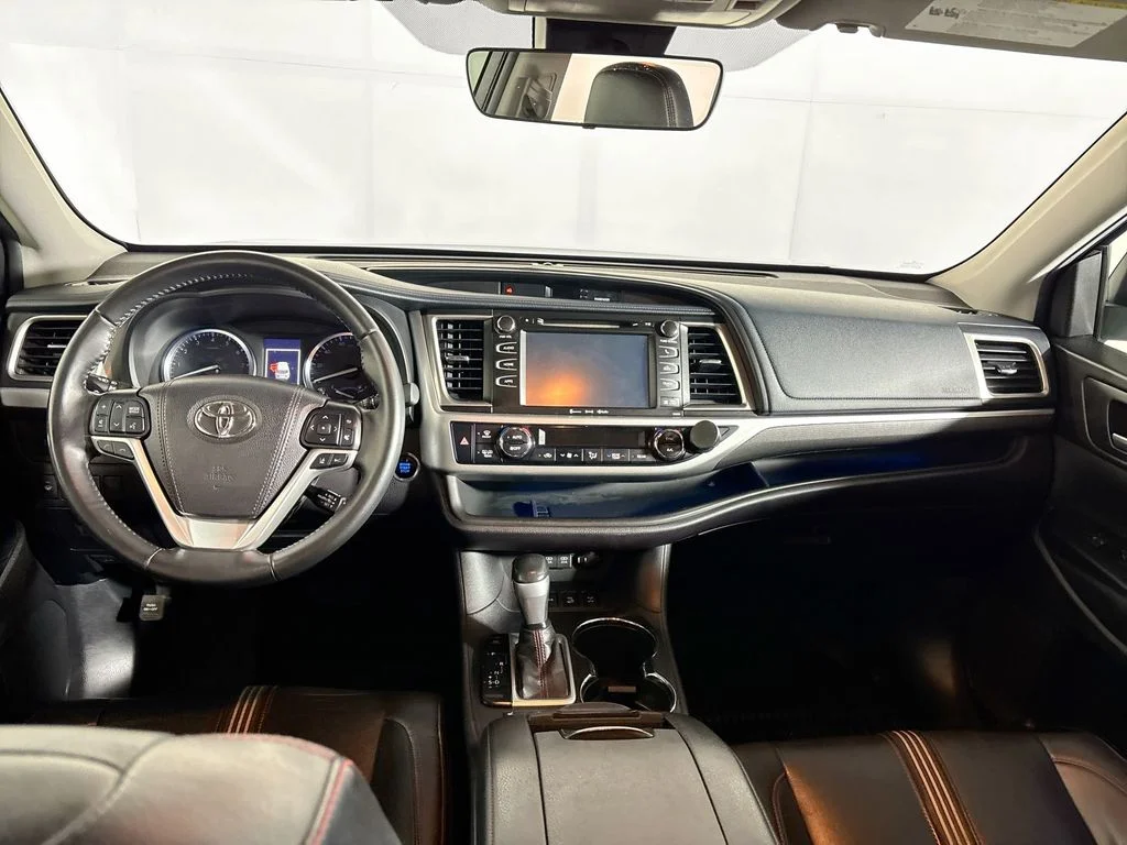 Used 2019 Black Toyota SE image 11