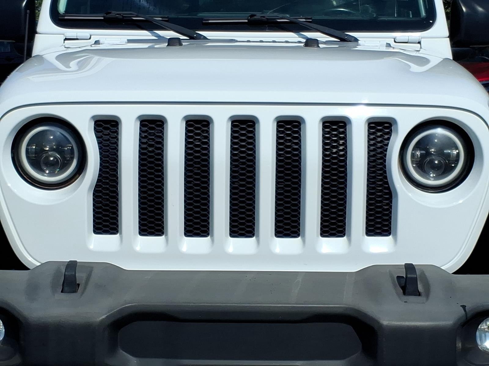 Used 2018 Bright White Clearcoat Jeep Sport S image 14