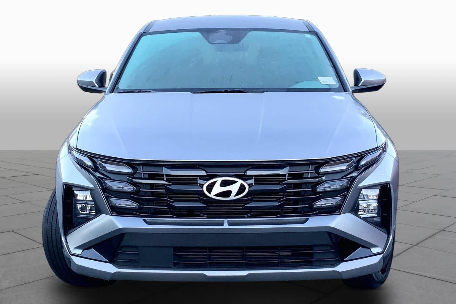 Used 2025 Shimmering Silver Hyundai SE image 4