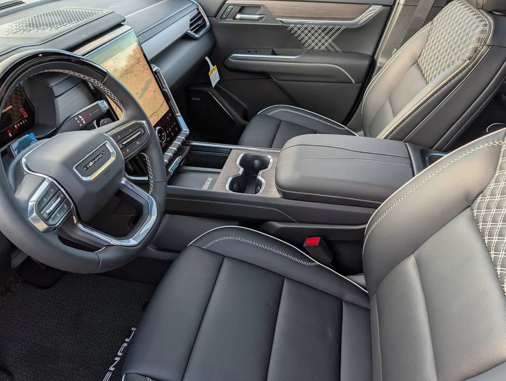 2026 GMC Acadia Denali - Photo 7