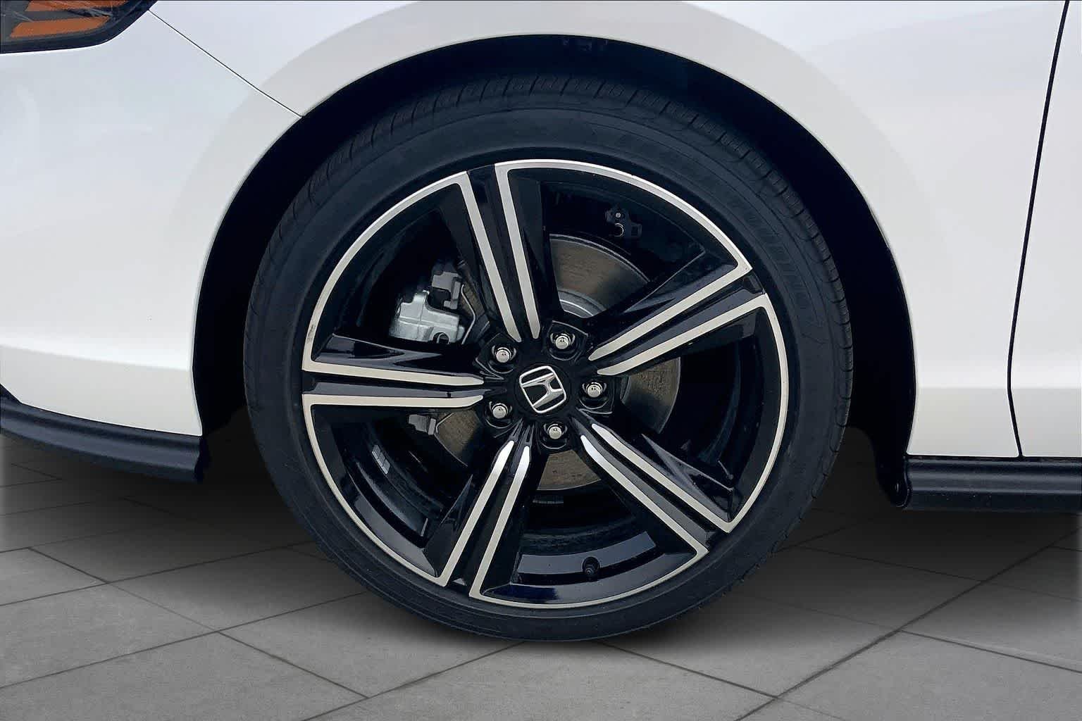 New 2026 Platinum White Pearl Honda Sport Hybrid image 12