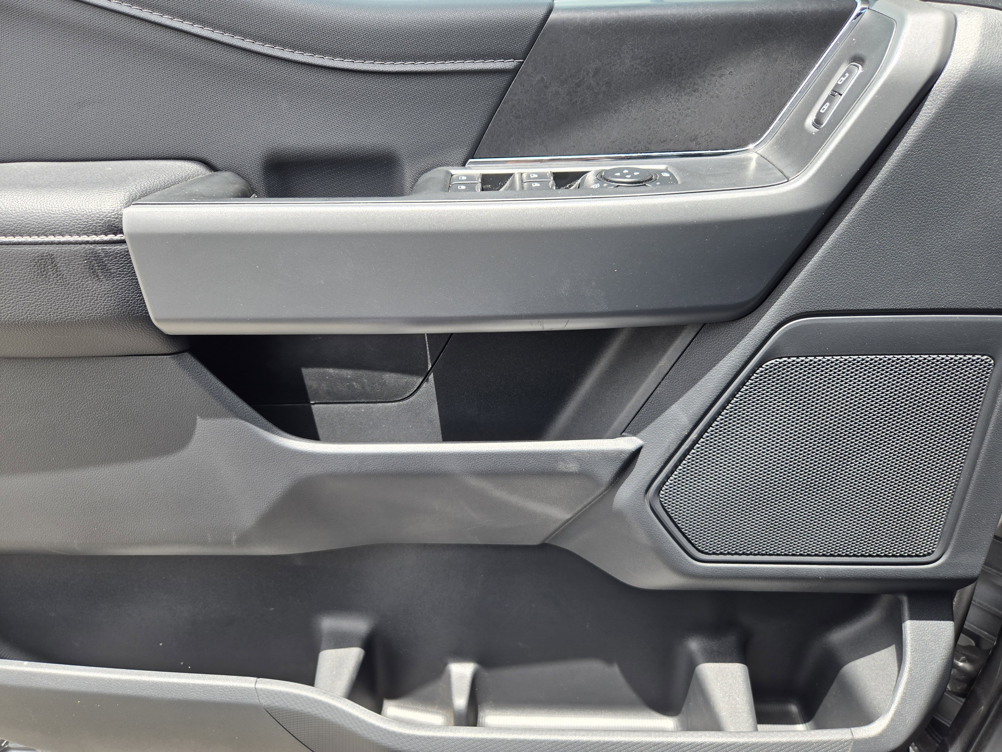 New 2026 Carbonized Gray Metallic Ford XLT image 15