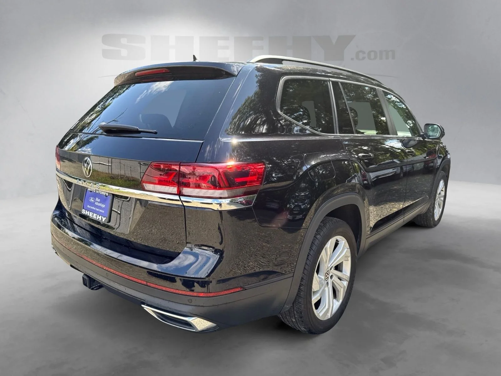 Used 2023 Deep Black Pearl Effect Volkswagen 3.6L V6 SE w/Technology image 11