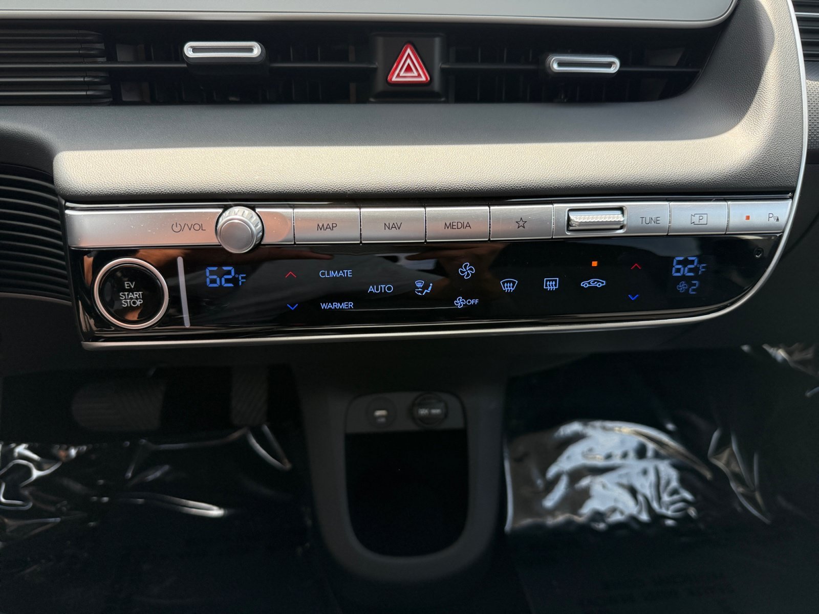 Certified Used 2024 Abyss Black Hyundai SEL image 13
