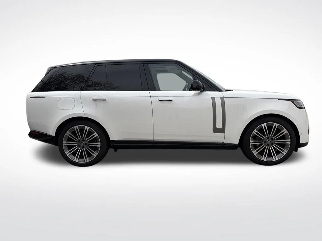 New 2025 White Land Rover SE image 4