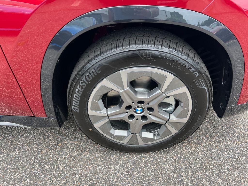 New 2026 Vegas Red Metallic BMW xDrive28i image 2