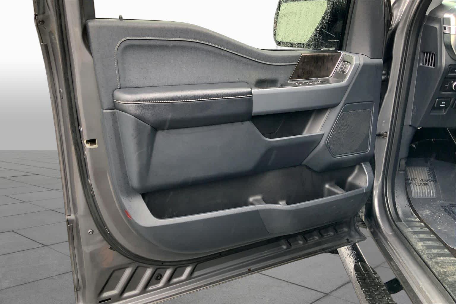Used 2022 Light Blue Clearcoat Metallic Ford LARIAT image 21
