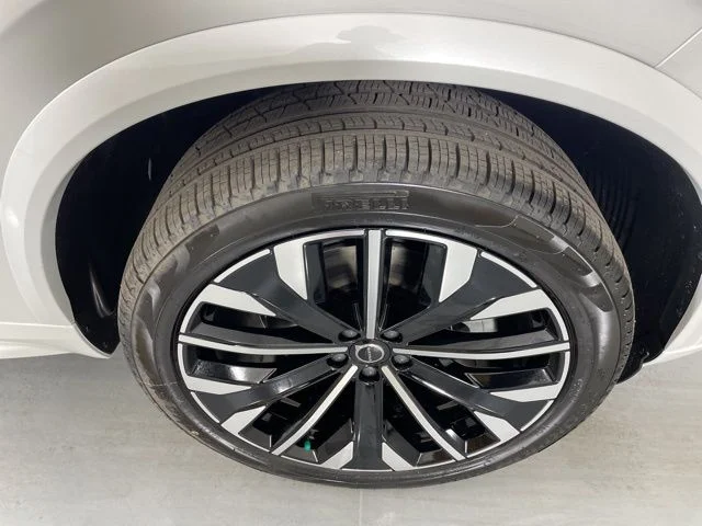 2026 Volvo XC90 Plus - Photo 11