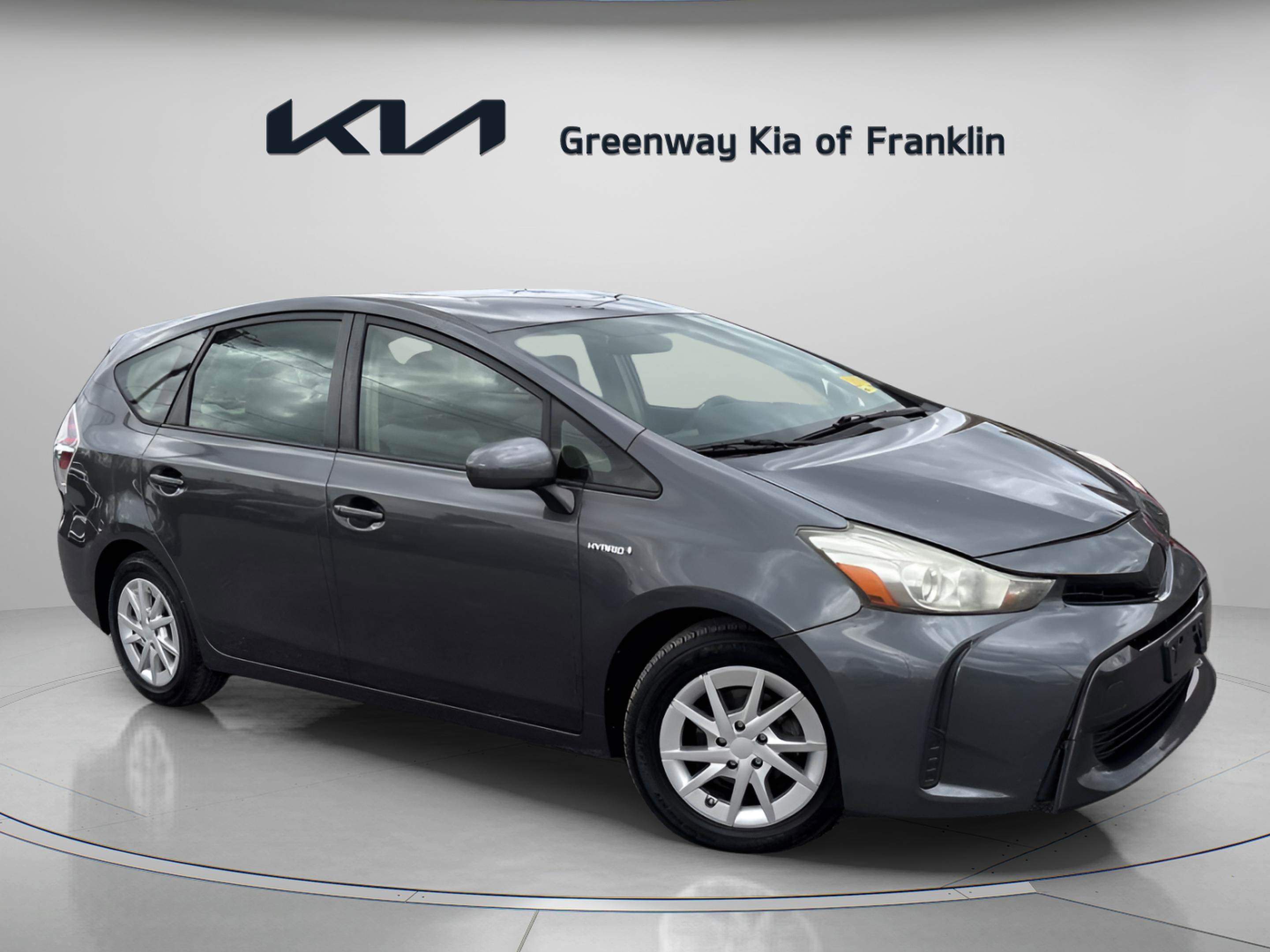 2016 Toyota Prius v Five