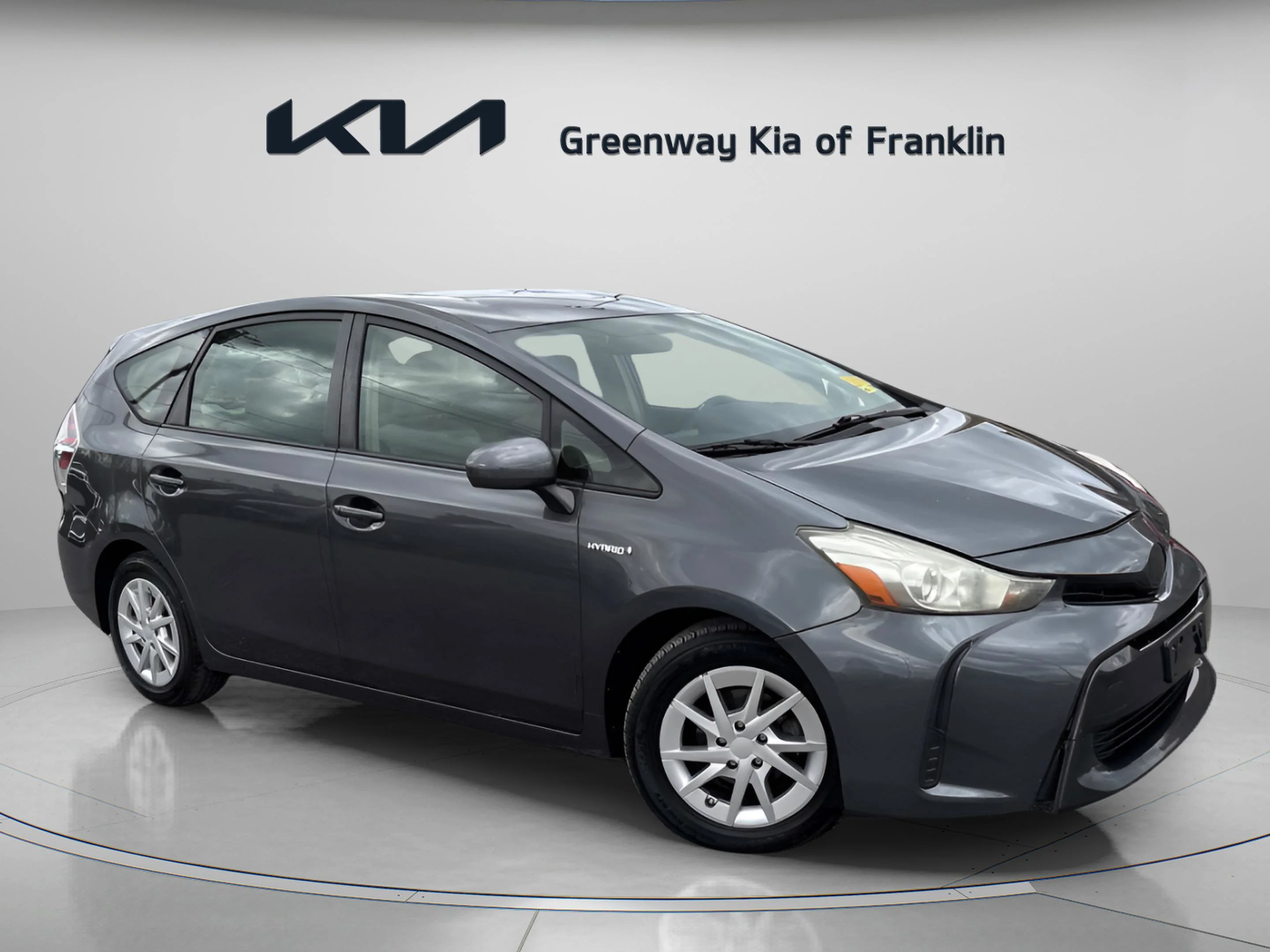 2016 Toyota Prius v Five