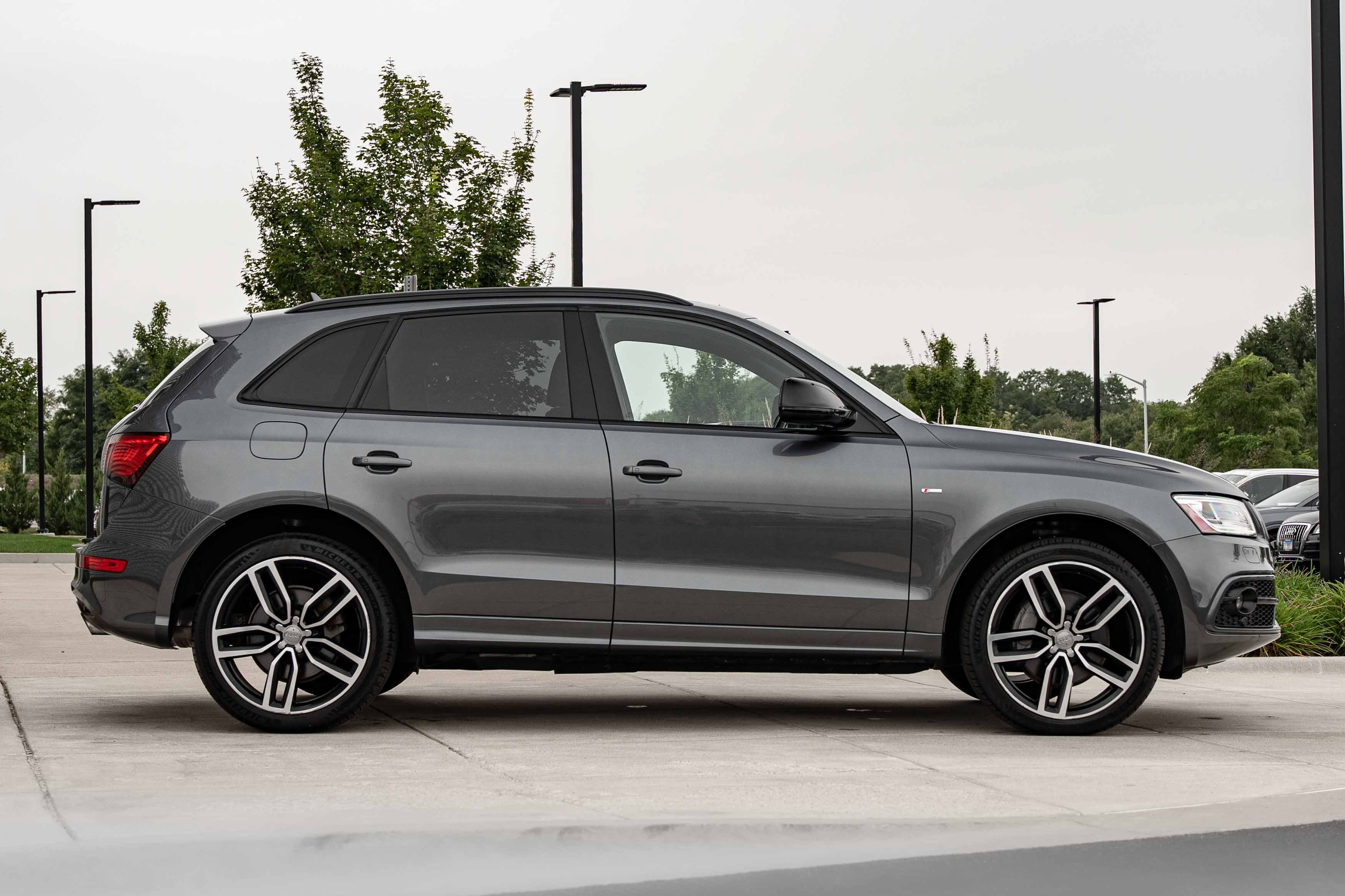 Used 2017 Daytona Gray Pearl Effect Audi Premium Plus image 3