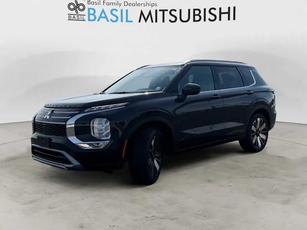 New 2026 Labrador Black Pearl Mitsubishi SEL image 7