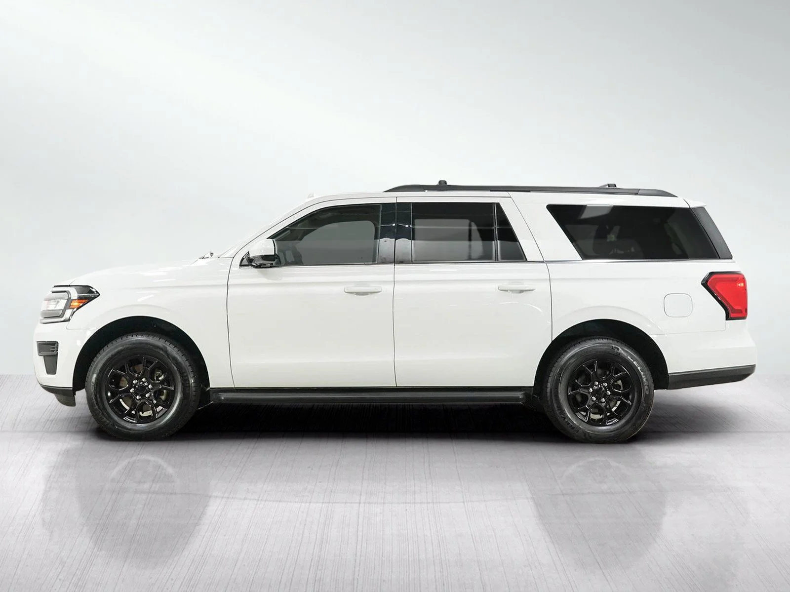Used 2024 Ford Expedition XLT with VIN 1FMJK1J80REA12315 for sale in Hopkins, Minnesota
