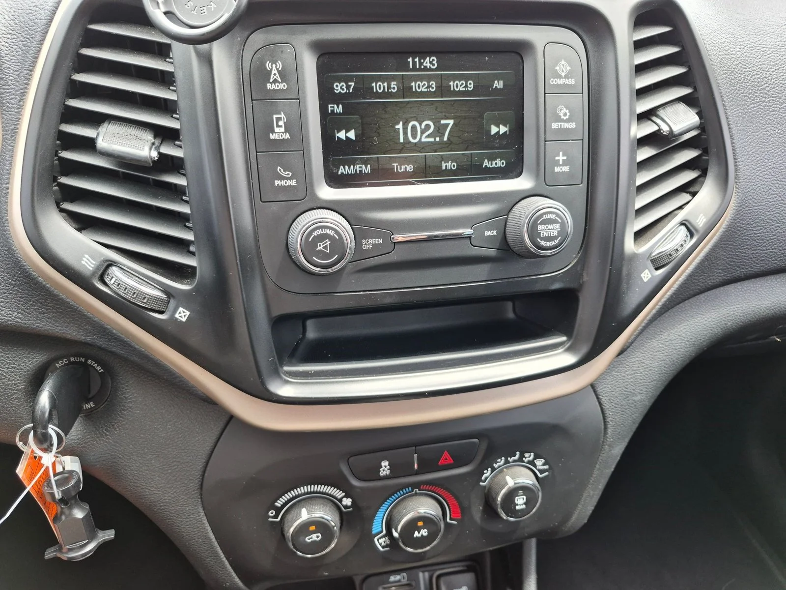 Used 2015 Bright White Clearcoat Jeep Sport image 12