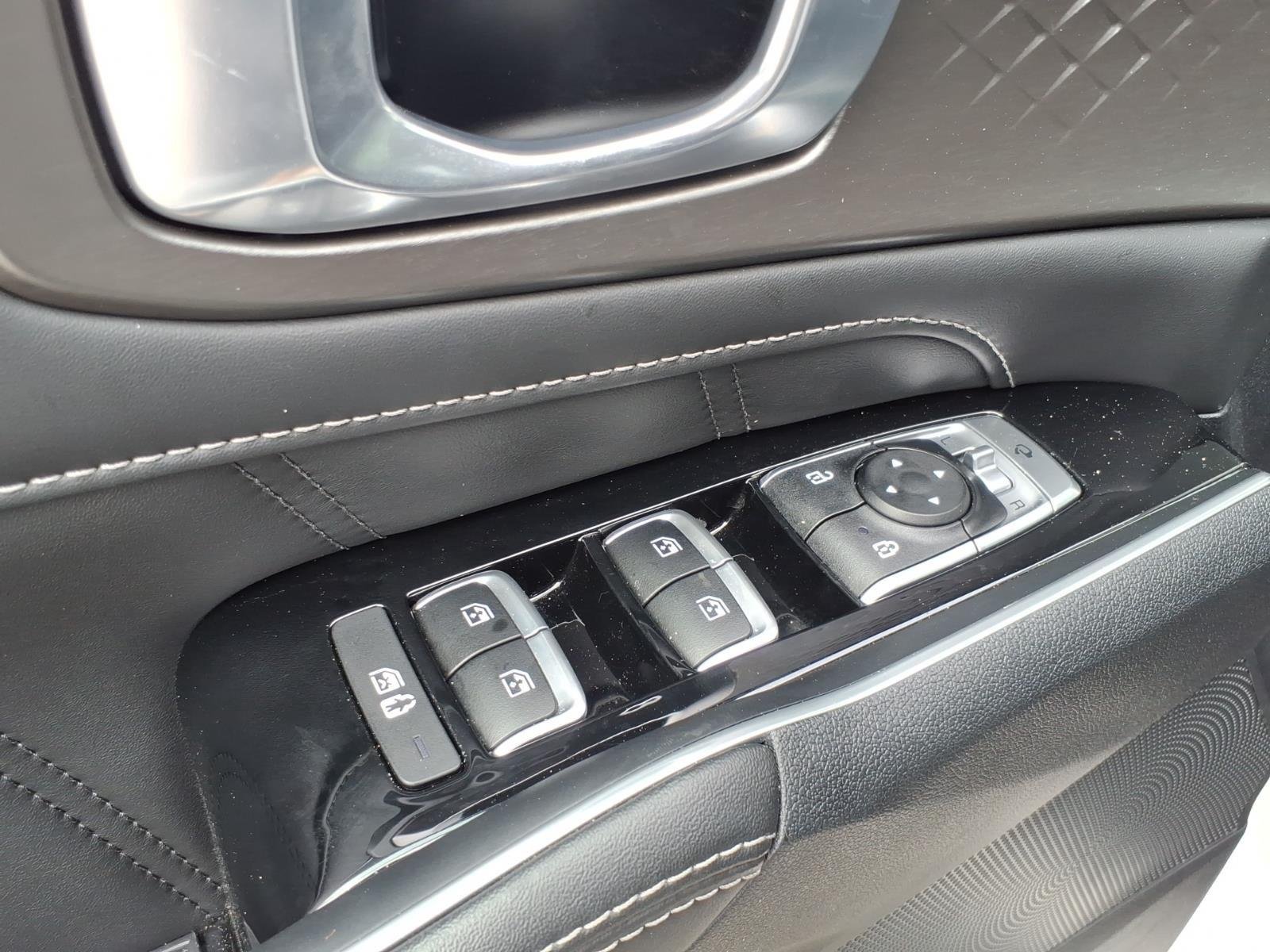 Used 2023 Glacial White Pearl Kia SX image 13