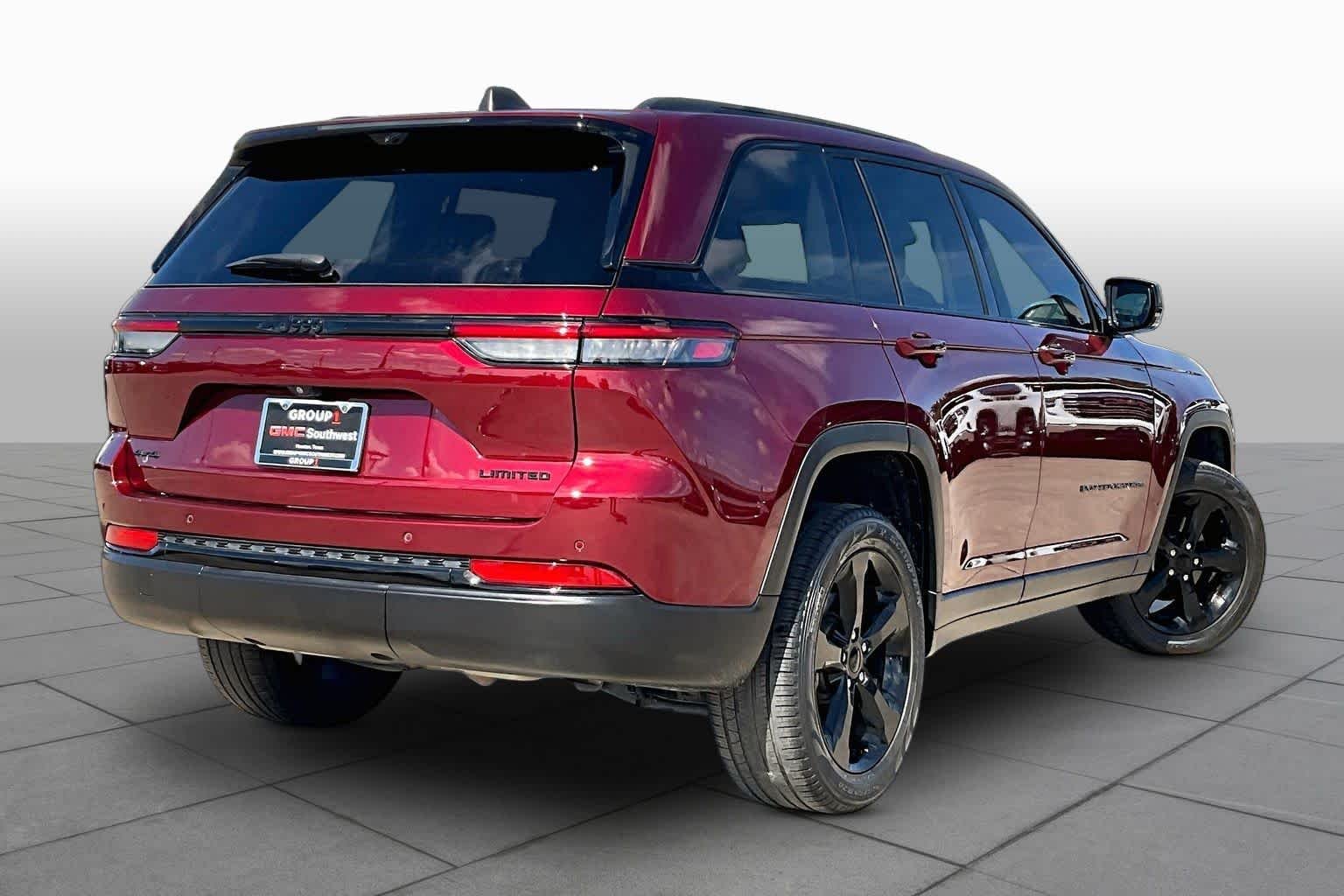 Used 2023 Velvet Red Pearlcoat Jeep Limited image 13