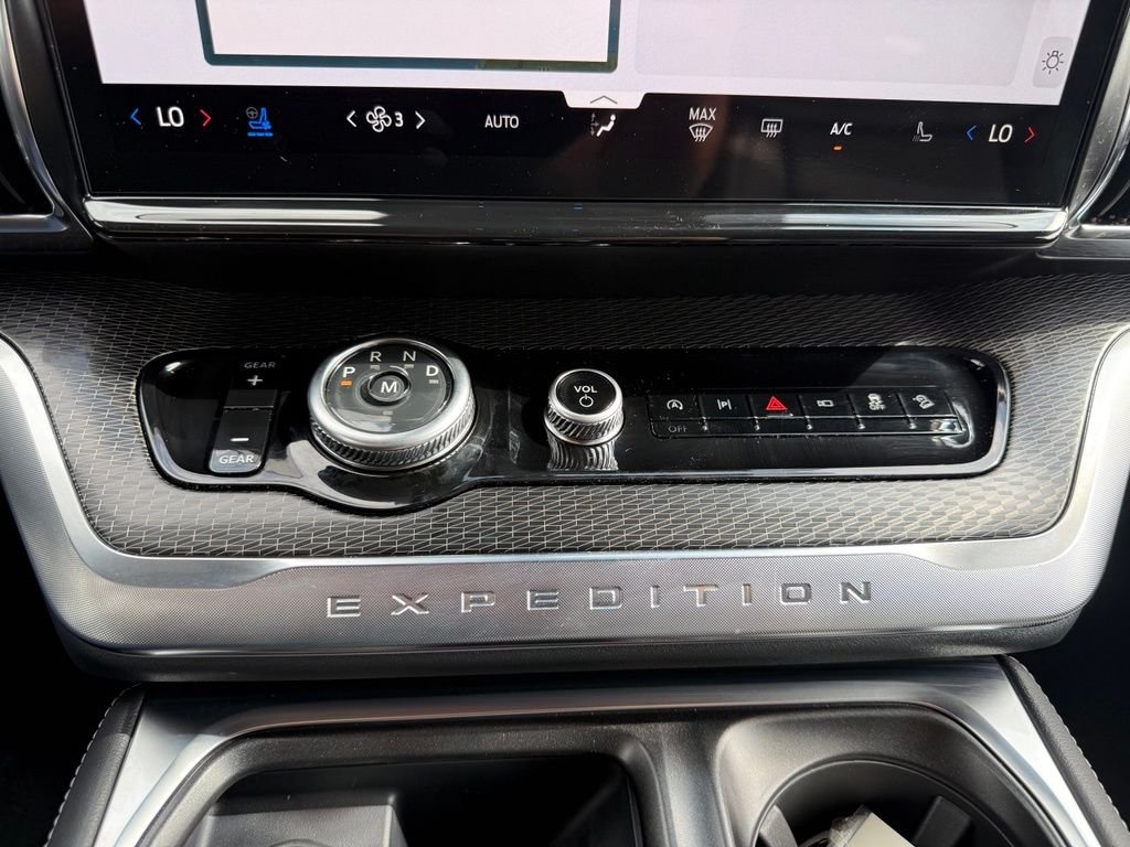 New 2027 Marsh Gray Ford Platinum image 29