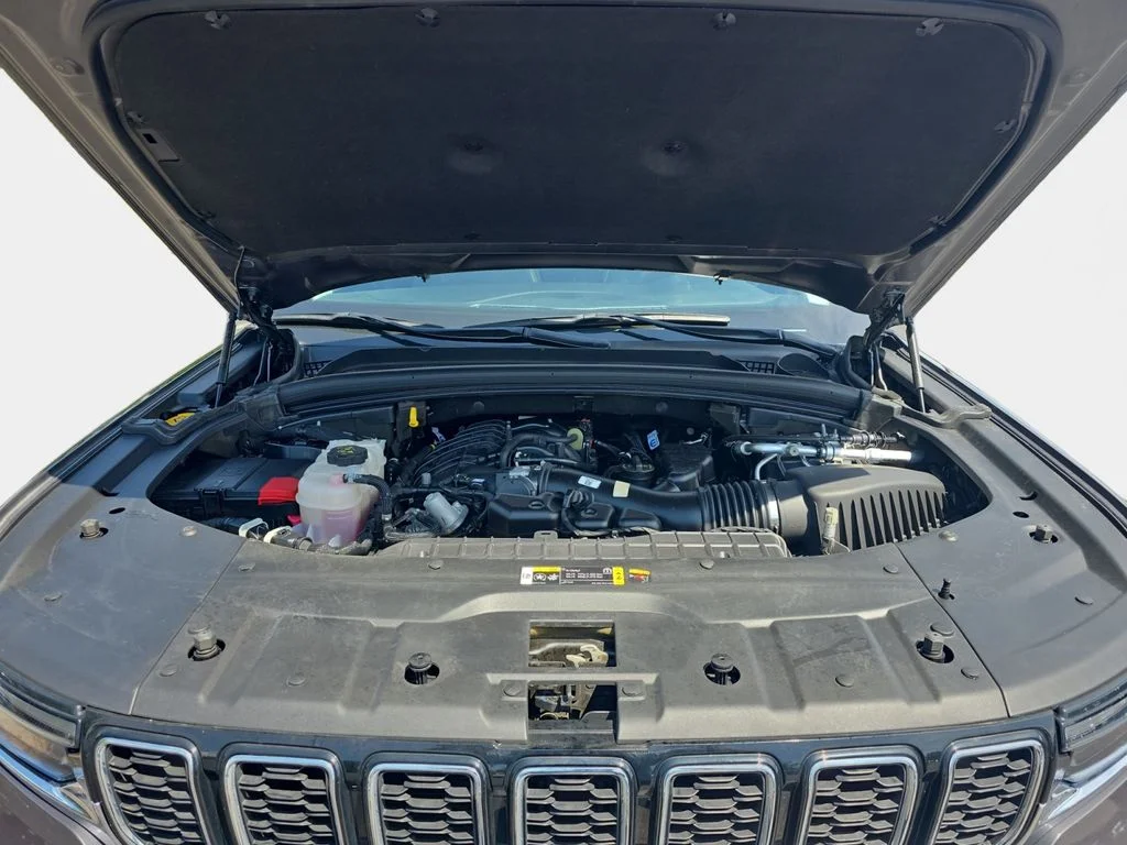 Used 2023 Baltic Gray Metallic Clearcoat Jeep Limited image 24