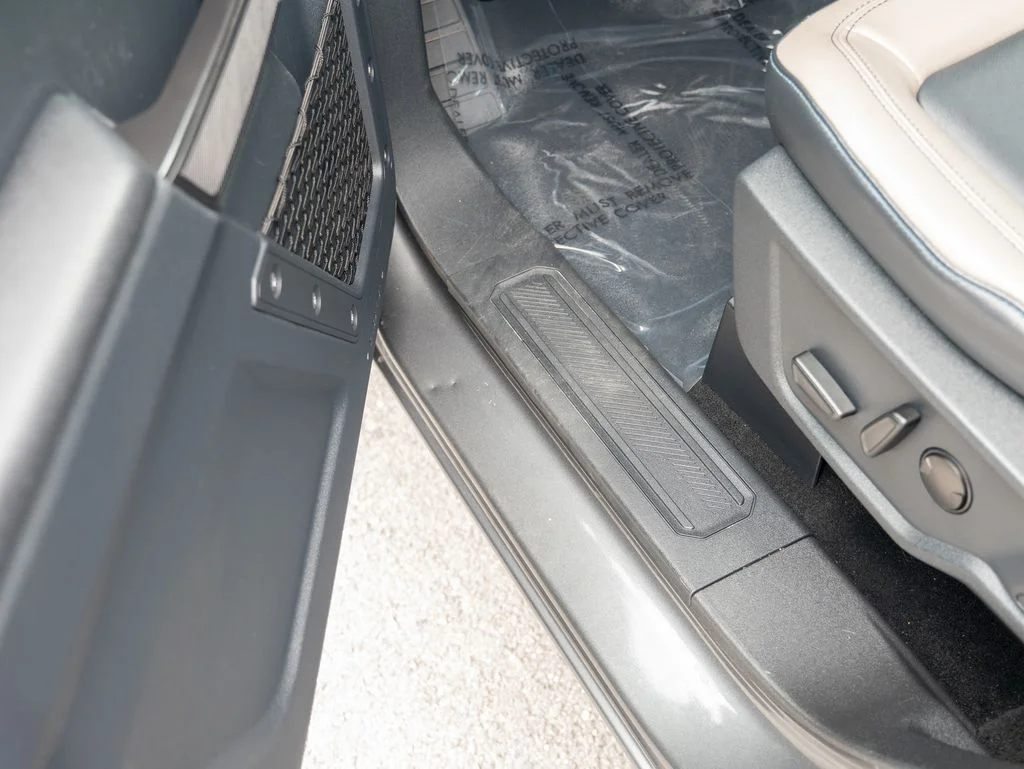 Used 2024 Gray Ford Wildtrak image 16