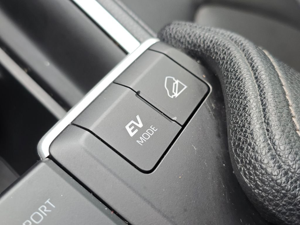 Used 2024 White Toyota XLE image 34