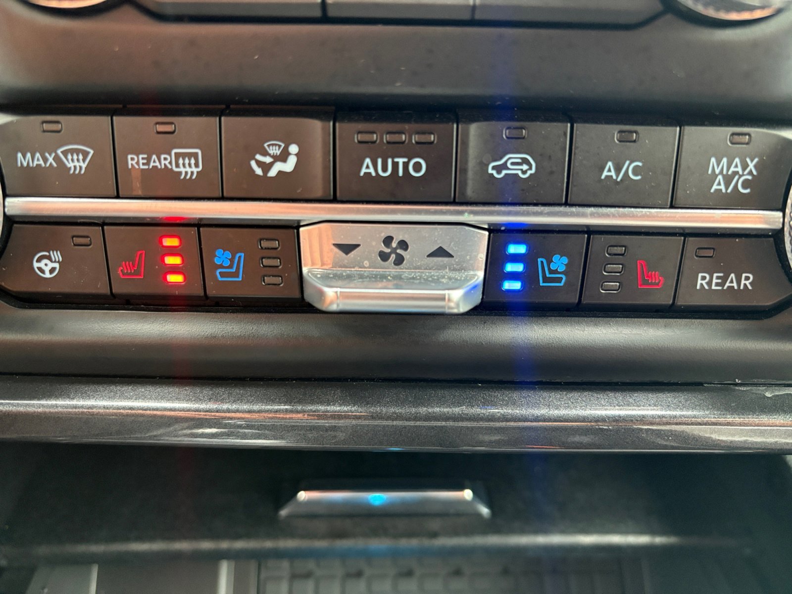 Used 2023 Dark Matter Metallic Ford Limited image 23