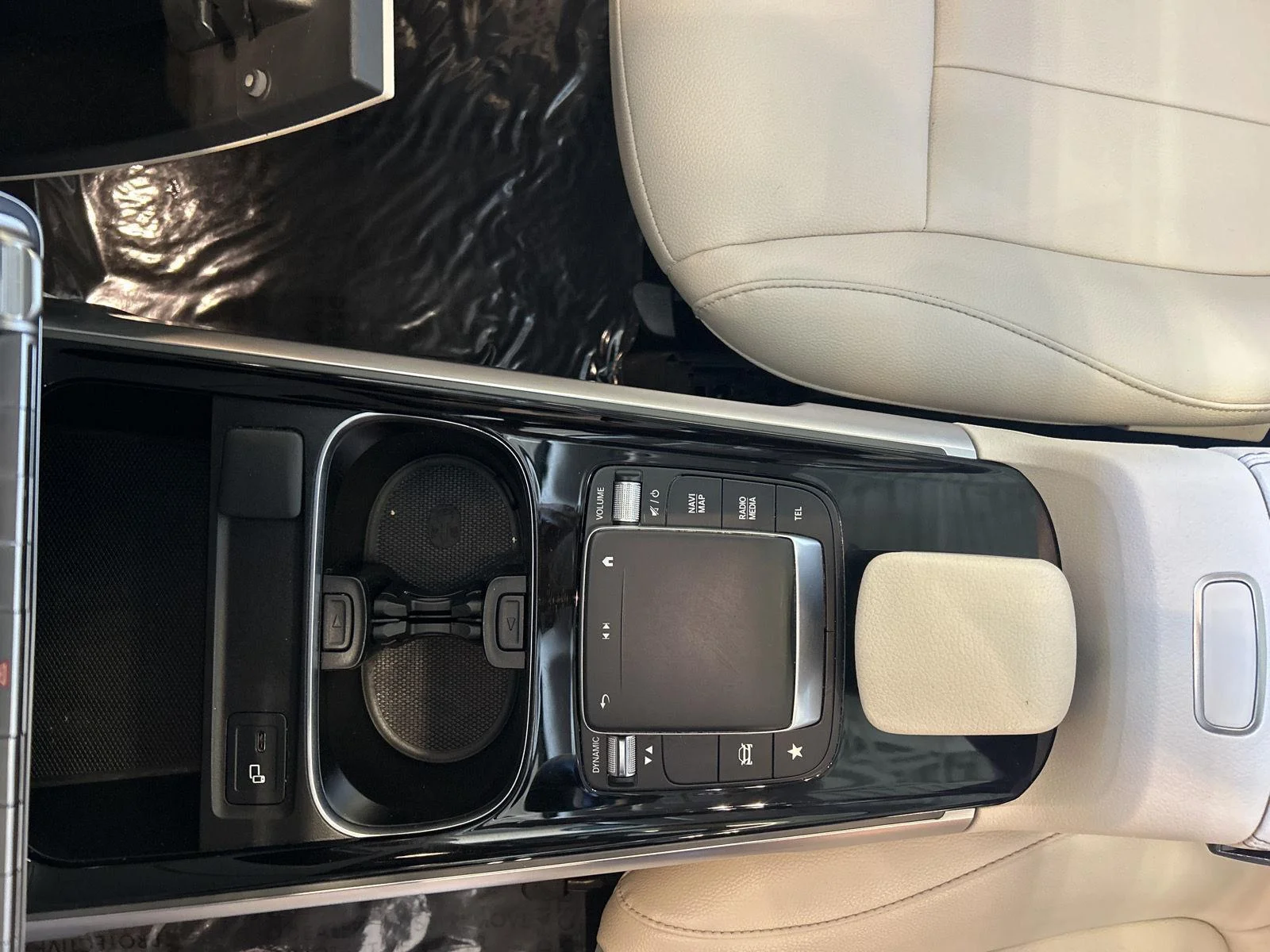 Used 2022 Polar White Mercedes-Benz GLB 250 image 24