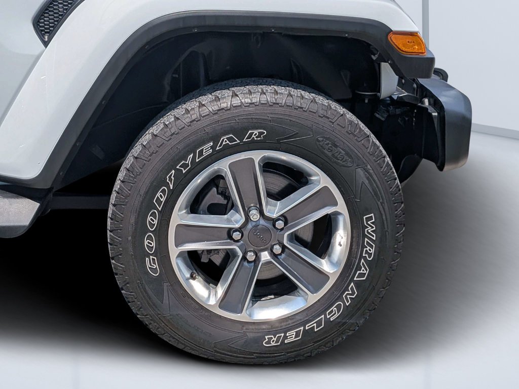 Used 2021 White Jeep Unlimited Sahara image 15