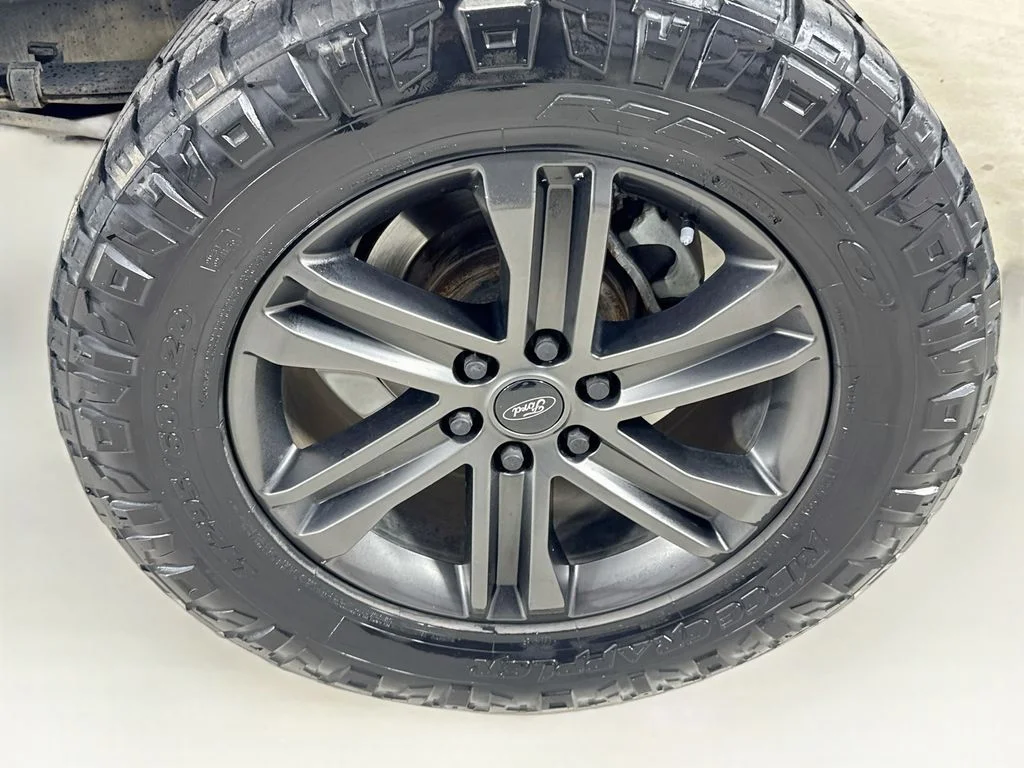 Used 2017 White Platinum Clearcoat Metallic Ford King Ranch image 43