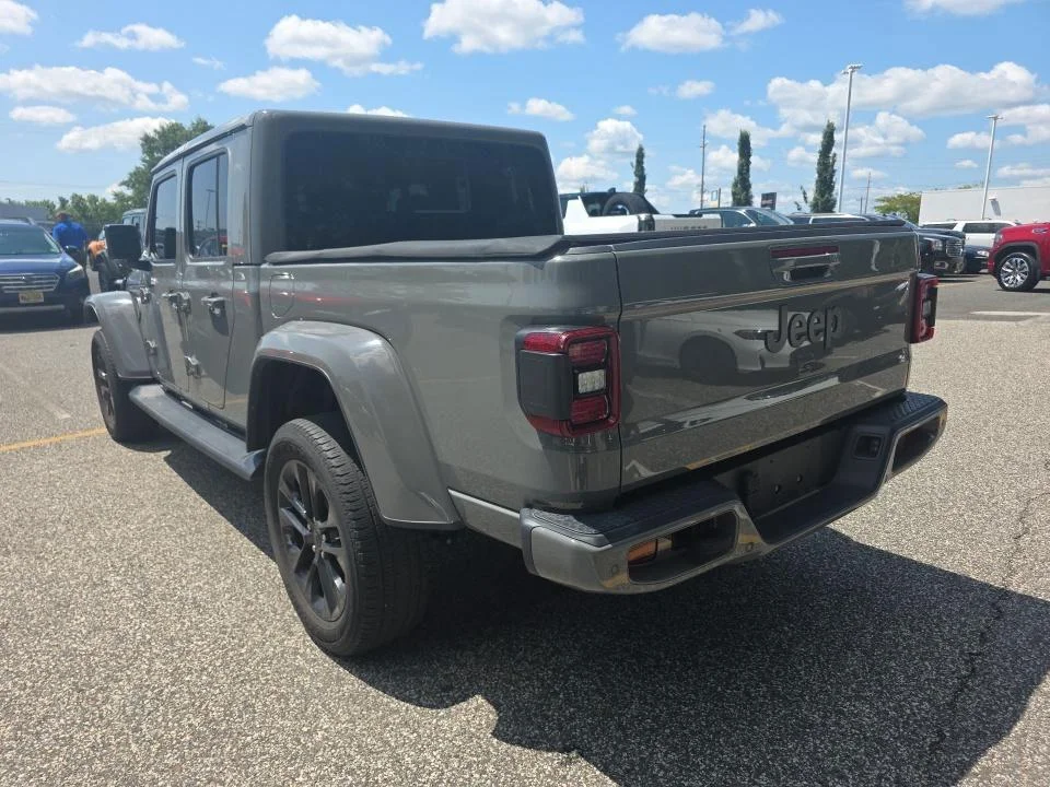 Used 2022 Gray Jeep High Altitude image 4