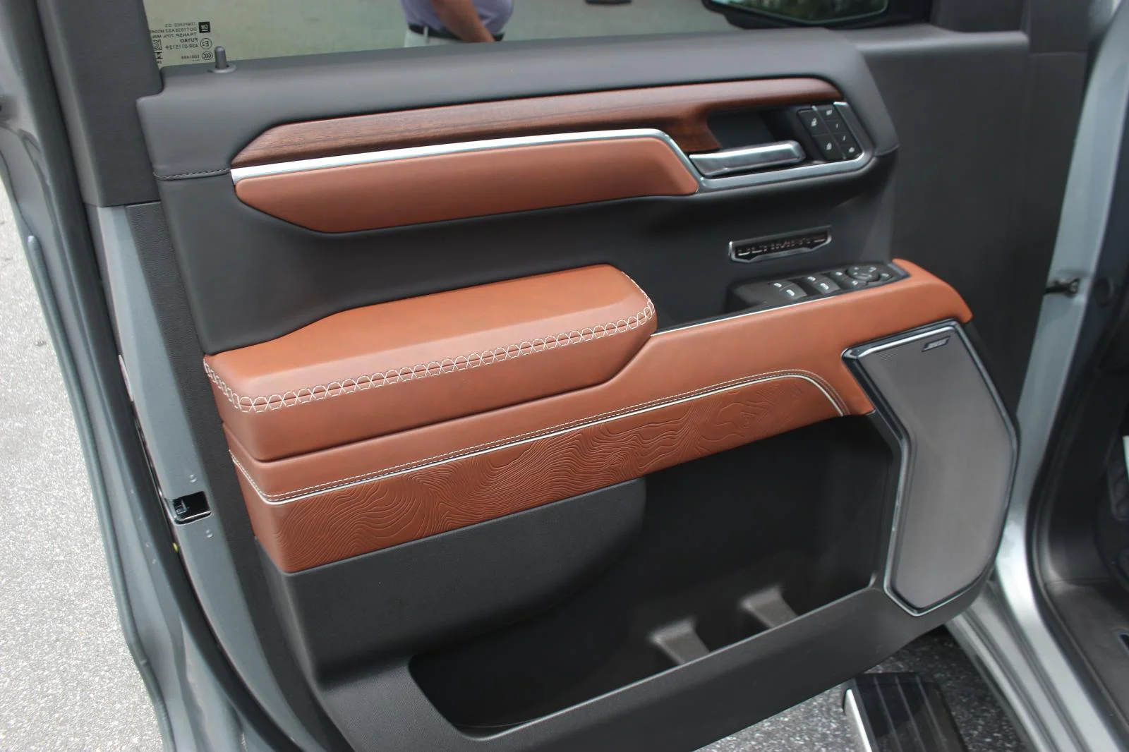 Used 2025 Sterling Metallic GMC Denali Ultimate image 10