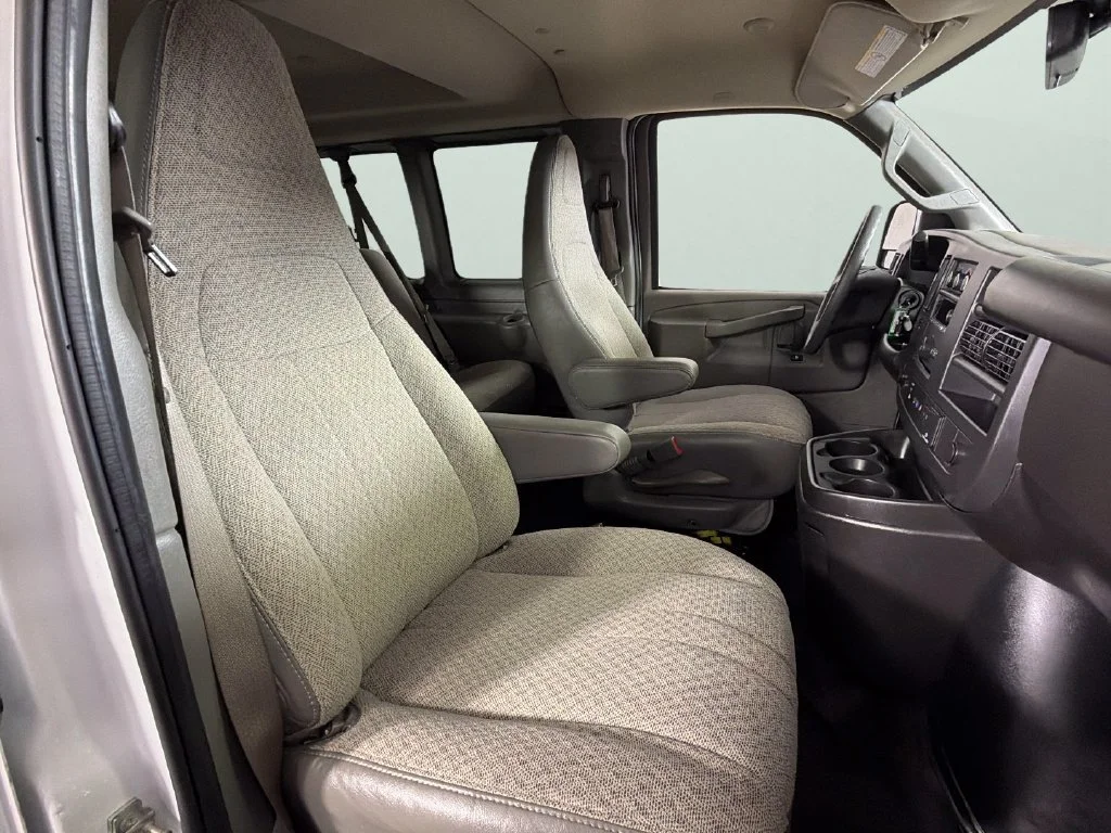 Used 2024 Summit White Chevrolet 1LT image 31